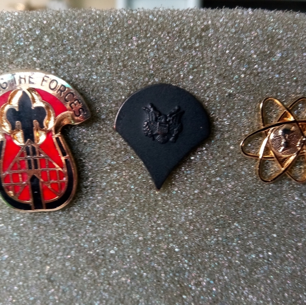 Lot of pins